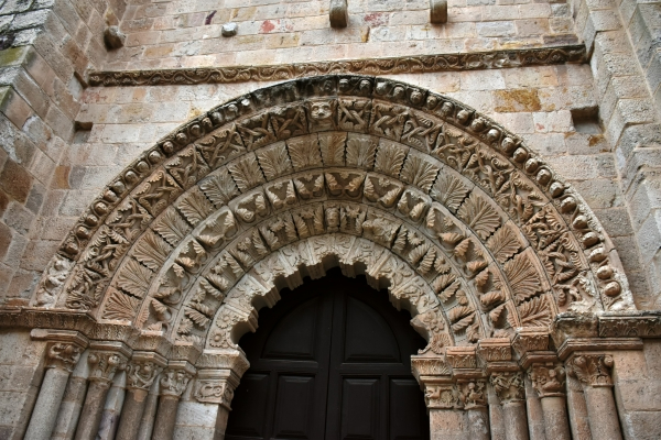 Portada de el templo románico Santa María Magdalena de Zamora