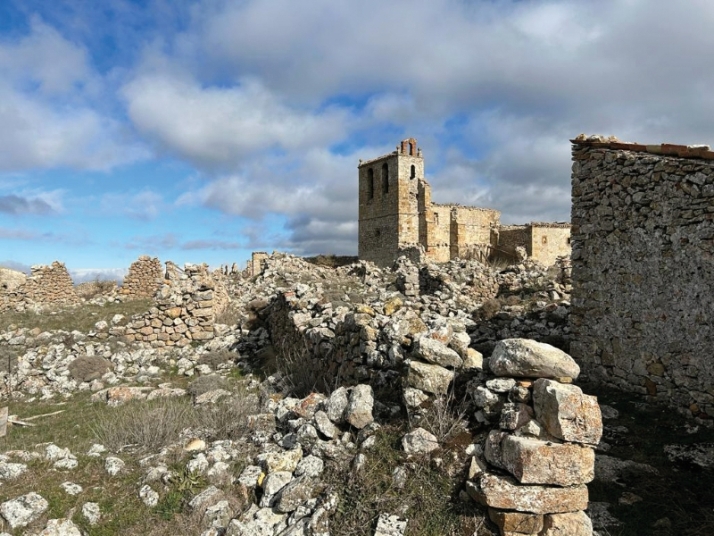 Restos de la imponente Iglesia de San Miguel, en Peñalcázar