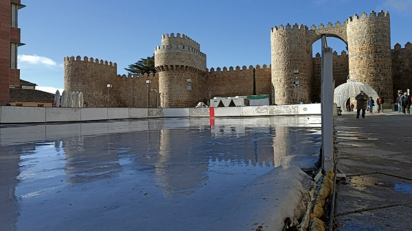 Pista de hielo en el Mercado Grande de Ávila