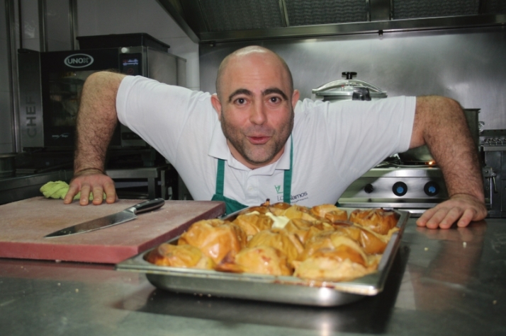 Helio Flores en su restaurante ubicado en Peñaranda | Foto: R. B.